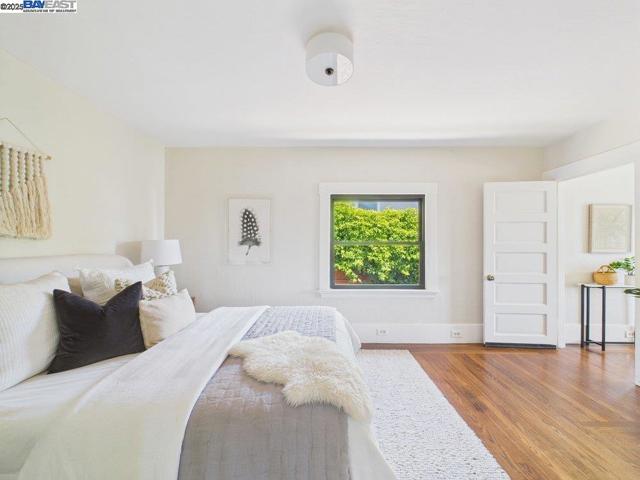 4418 Virginia Ave, Oakland CA: https://media.crmls.org/mediaz/3f020685-7fc0-4380-b829-01cac5297ec9.jpg