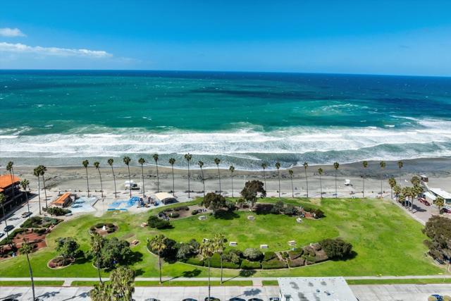 8171 El Paseo Grande, La Jolla CA: https://media.crmls.org/mediaz/3f02329e-f660-4b6d-837b-6d673ffcdbe0.jpg