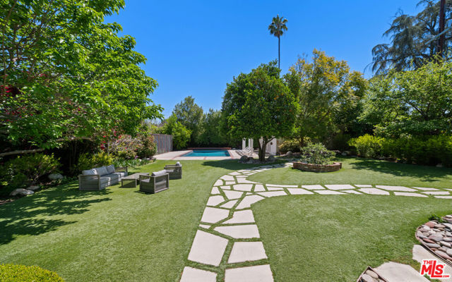 5404 Topeka Drive, Tarzana CA: https://media.crmls.org/mediaz/3f024dd9-6606-446a-a325-b2f949912460.jpg