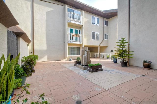 5370 La Jolla Blvd, La Jolla CA: https://media.crmls.org/mediaz/3f024f15-2b51-4ef6-b048-3db0f4645fb7.jpg