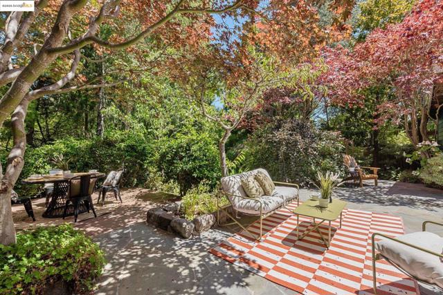39 Norwood Ave, Kensington CA: https://media.crmls.org/mediaz/3f0289c5-44a2-421f-b899-df32c4f5c806.jpg
