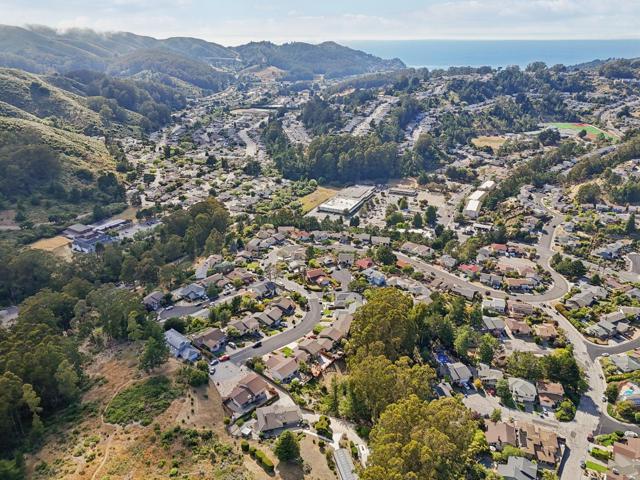 908 Park Pacifica Avenue, Pacifica CA: https://media.crmls.org/mediaz/3f02d38c-3281-456a-bad8-f753d1b6257a.jpg