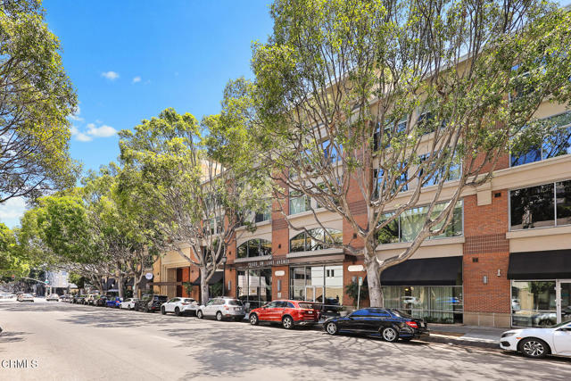 840 E Green Street, Pasadena CA: https://media.crmls.org/mediaz/3f031587-fac9-4e81-9c7e-5721e915f881.jpg
