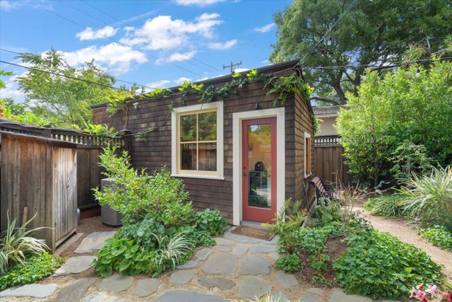 705 University Avenue, Los Altos CA: https://media.crmls.org/mediaz/3f032831-bee9-486d-a428-64405ff7659a.jpg