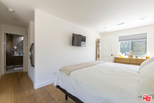 1226 Stone Street, Los Angeles CA: https://media.crmls.org/mediaz/3f0333ab-2098-4bf3-aa40-bd62657bfb45.jpg