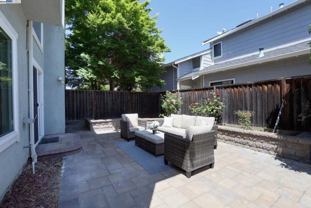 34724 Teal Cmn, Fremont CA: https://media.crmls.org/mediaz/3f036fb6-5b55-4f1a-a7e1-525a470d9534.jpg