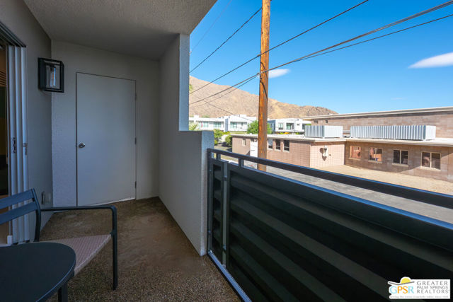 588 E San Lorenzo Road #204, Palm Springs, CA 92264