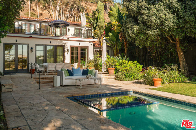 Image 54 of 72 For 705 Palisades Beach Road