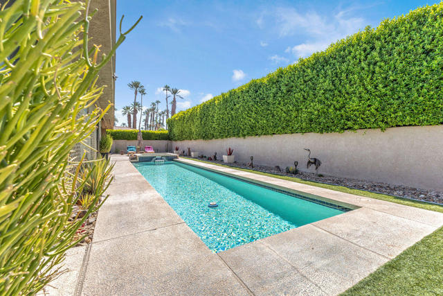 29 El Roble Court, Rancho Mirage CA: https://media.crmls.org/mediaz/3f047280-f9eb-4691-9c37-f5125c8f5696.jpg