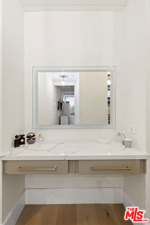 211 S Spalding Drive, Beverly Hills CA: https://media.crmls.org/mediaz/3f049dc4-483d-46b8-8f88-fd7655aca38d.jpg