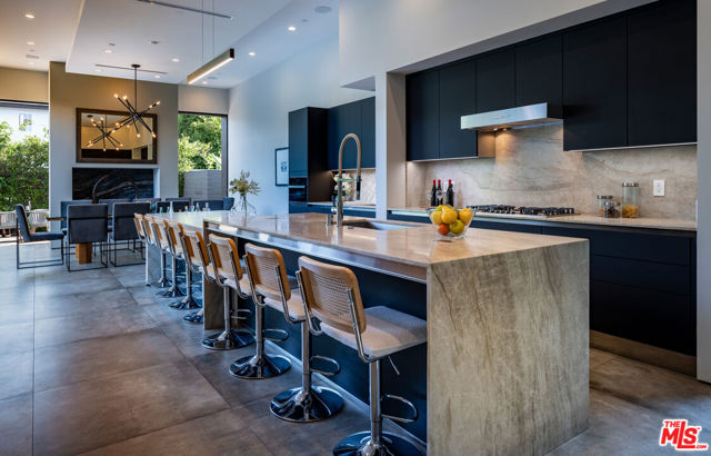 8356 W 4th Street, Los Angeles CA: https://media.crmls.org/mediaz/3f04a5ec-f970-42c6-ac9e-a234ce37a98d.jpg