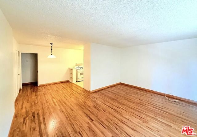 12325 Riverside Drive photo 2