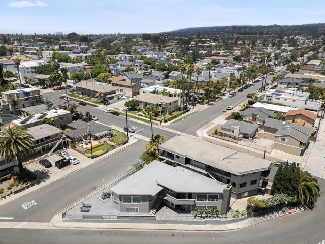 3980 Crown Point Drive, San Diego CA: https://media.crmls.org/mediaz/3f04edb8-2651-463e-95fa-be06668b0758.jpg
