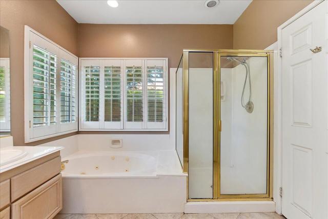 Image 22 of 37 For 78643 Como Court