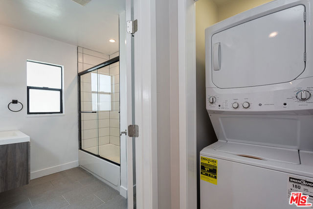 2845 S REDONDO, Los Angeles CA: https://media.crmls.org/mediaz/3f06094c-d568-4ff6-80ac-afd6b6f9018f.jpg