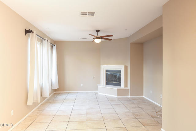 Detail Gallery Image 8 of 27 For 636 Ibiza Ln, Oxnard,  CA 93035 - 3 Beds | 2/1 Baths