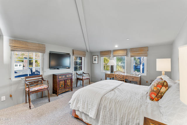 2956 Solimar Beach Drive Drive, Ventura CA: https://media.crmls.org/mediaz/3f0671a8-de0c-4fba-8f67-02a765eea597.jpg