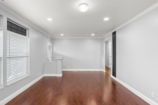 28147 Murcia st, Hayward CA: https://media.crmls.org/mediaz/3f068d0a-8a75-4d48-838b-f6050792069c.jpg