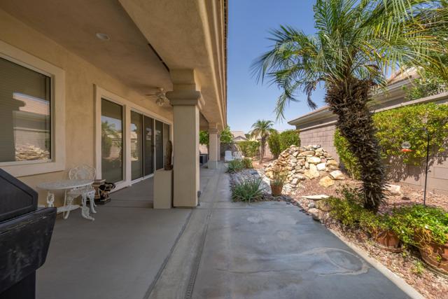 78776 Tamarisk Flower Drive, Palm Desert CA: https://media.crmls.org/mediaz/3f070d2f-4684-418a-b504-51f0bc0c5edd.jpg