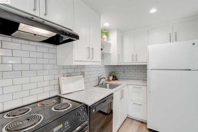 1405 Ptarmigan Dr, Walnut Creek CA: https://media.crmls.org/mediaz/3f0753a8-f278-4a08-afc1-e314126893d9.jpg