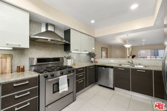 1353 N Fuller Avenue, Los Angeles CA: https://media.crmls.org/mediaz/3f07cf87-37d9-4889-9c38-230cecd2e131.jpg