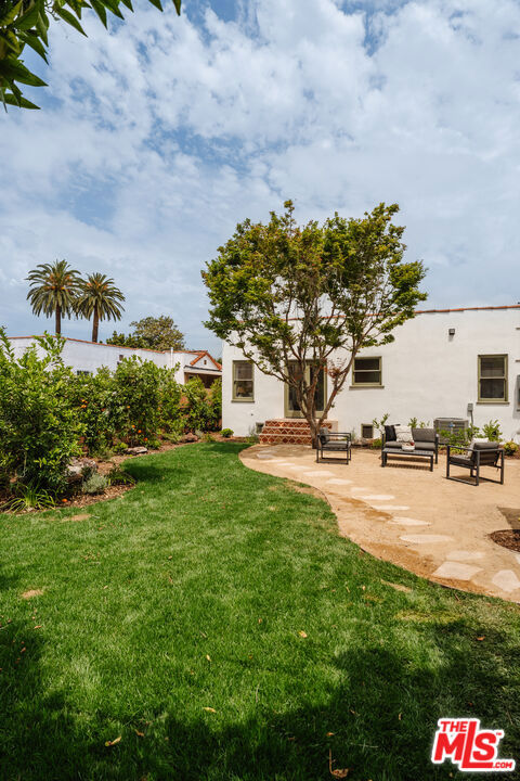 3029 S Norton Avenue, Los Angeles CA: https://media.crmls.org/mediaz/3f07e57c-f331-41df-a329-4ee105a9d64c.jpg
