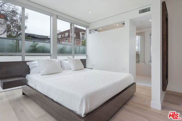 11962 GORHAM Avenue, Los Angeles CA: https://media.crmls.org/mediaz/3f082208-332e-427a-8e69-d8acec6e5d2c.jpg