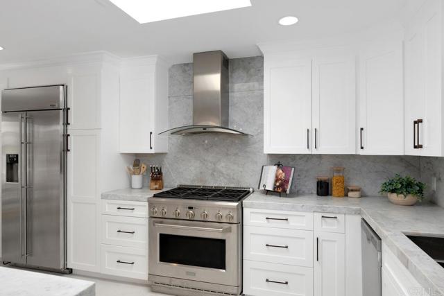 5918 Germaine Lane, La Jolla CA: https://media.crmls.org/mediaz/3f082d0c-23ae-4290-88e6-8bb31ab538d8.jpg