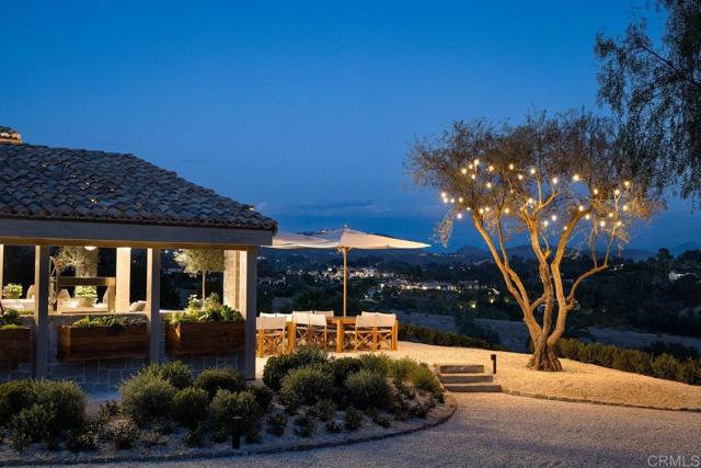 17845 Via de Fortuna, Rancho Santa Fe CA: https://media.crmls.org/mediaz/3f08b825-e8e0-42b2-a550-e08862b11ccd.jpg