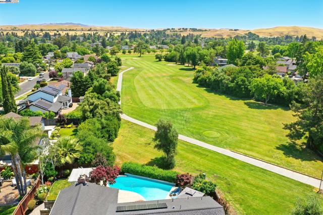 9658 Broadmoor Dr, San Ramon CA: https://media.crmls.org/mediaz/3f0986a4-8715-467d-b87d-d625d368d912.jpg