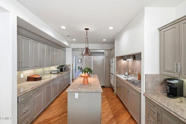 Detail Gallery Image 16 of 72 For 2317 Canyonback Rd, Los Angeles,  CA 90049 - 5 Beds | 5/1 Baths