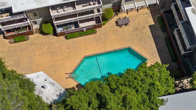 1101 Continentals Way, Belmont CA: https://media.crmls.org/mediaz/3f0a3dd5-e0aa-407a-92e2-ffe289239755.jpg
