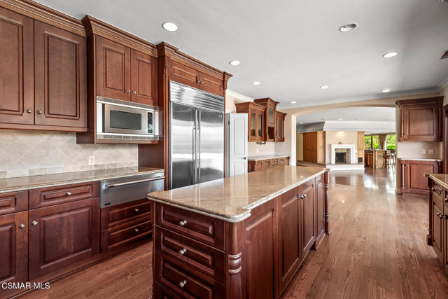 11 Inverness Road, Thousand Oaks CA: https://media.crmls.org/mediaz/3f0a978d-c336-4c33-83d9-05192fcb5cf5.jpg