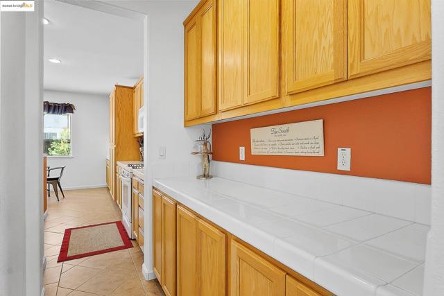 907 Snapdragon Way, Brentwood CA: https://media.crmls.org/mediaz/3f0b79fc-dbee-4e2c-8126-a67a4913fd8e.jpg