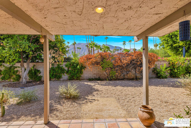 525 W Sunshine Circle, Palm Springs, CA 92264