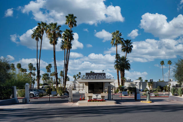189 Desert Lakes Drive, Palm Springs CA: https://media.crmls.org/mediaz/3f0c3c35-7480-473a-8993-99379ea8ff7e.jpg