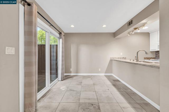 1081 San Ramon Valley Blvd, Danville CA: https://media.crmls.org/mediaz/3f0c7c96-cf09-4948-8663-87ed2473cc28.jpg