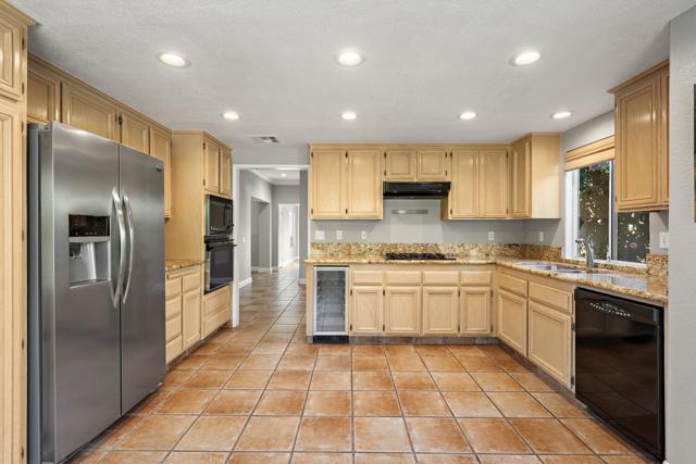 48543 Via Encanto, La Quinta CA: https://media.crmls.org/mediaz/3f0d31b9-1942-4343-8ded-b1d8870f939e.jpg