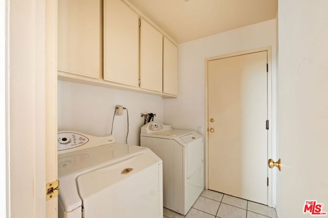 21694 Yucatan Avenue, Woodland Hills CA: https://media.crmls.org/mediaz/3f0d3bec-ef5f-48dc-9c13-ba594d70d497.jpg