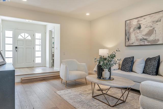 947 Crane Ave, Foster City CA: https://media.crmls.org/mediaz/3f0d80d4-a4b2-4390-91f1-b4950fad304b.jpg