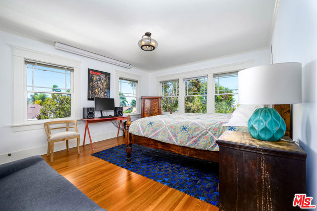 5301 Brynhurst Avenue, Los Angeles CA: https://media.crmls.org/mediaz/3f0da78c-c3f8-4a3b-8d6b-f61acdf8f0db.jpg