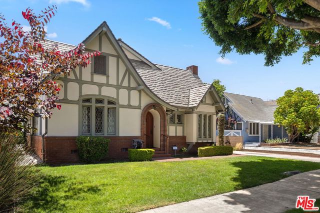 4155 Madison Avenue, Culver City CA: https://media.crmls.org/mediaz/3f0dd998-8bc8-47fa-b610-956c6b84d10d.jpg