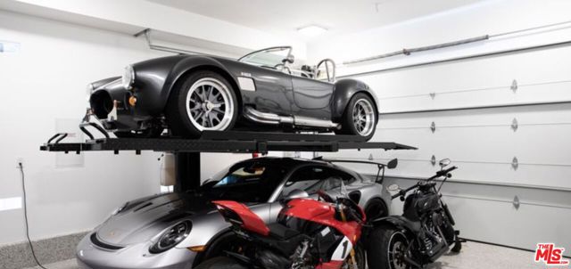 3 car garage thanks to one arm lift