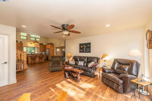 851 Mountain Aire Lane, Trinity Center CA: https://media.crmls.org/mediaz/3f0e5867-47c1-4c8d-ad0b-879bfc172258.jpg