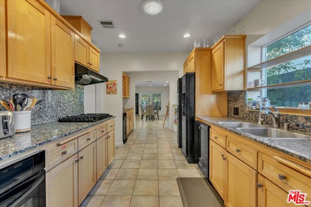 12430 Cumpston Street photo 19