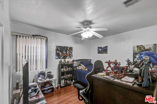 2463 Easy Avenue, Long Beach CA: https://media.crmls.org/mediaz/3f0efe42-0adb-4121-b217-580f961ce80a.jpg
