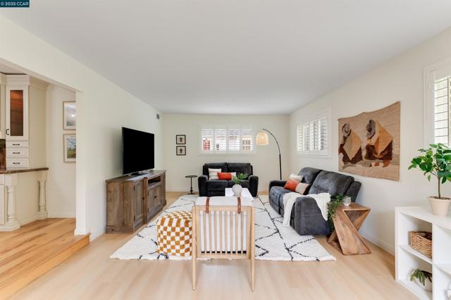 438 Odin Dr, Pleasant Hill CA: https://media.crmls.org/mediaz/3f0f0a47-57c8-4d88-8df9-e2c5f351a26d.jpg