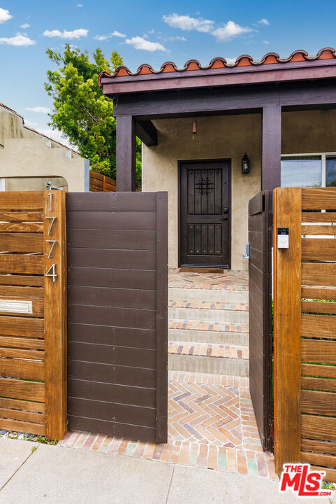 1774 Washington Way, Venice CA: https://media.crmls.org/mediaz/3f0f1874-ccfc-403a-9771-1fade28aefe8.jpg