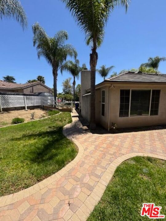 1808 Fallbrook Oaks Court, Fallbrook CA: https://media.crmls.org/mediaz/3f0fb6dd-e0fd-4351-bead-6e954882c32b.jpg