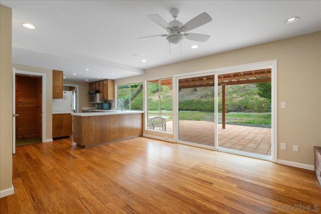 13334 Barbados Way, Del Mar CA: https://media.crmls.org/mediaz/3f0fc83b-b1b2-435e-834a-608967f3840b.jpg